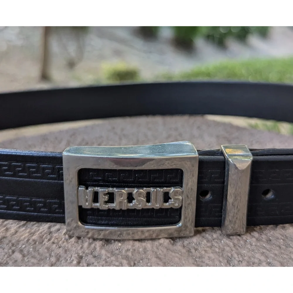 GIANNI VERSACE 90's Silver Buckle Versus Belt Black Leather Size 31 32 33 34 35
